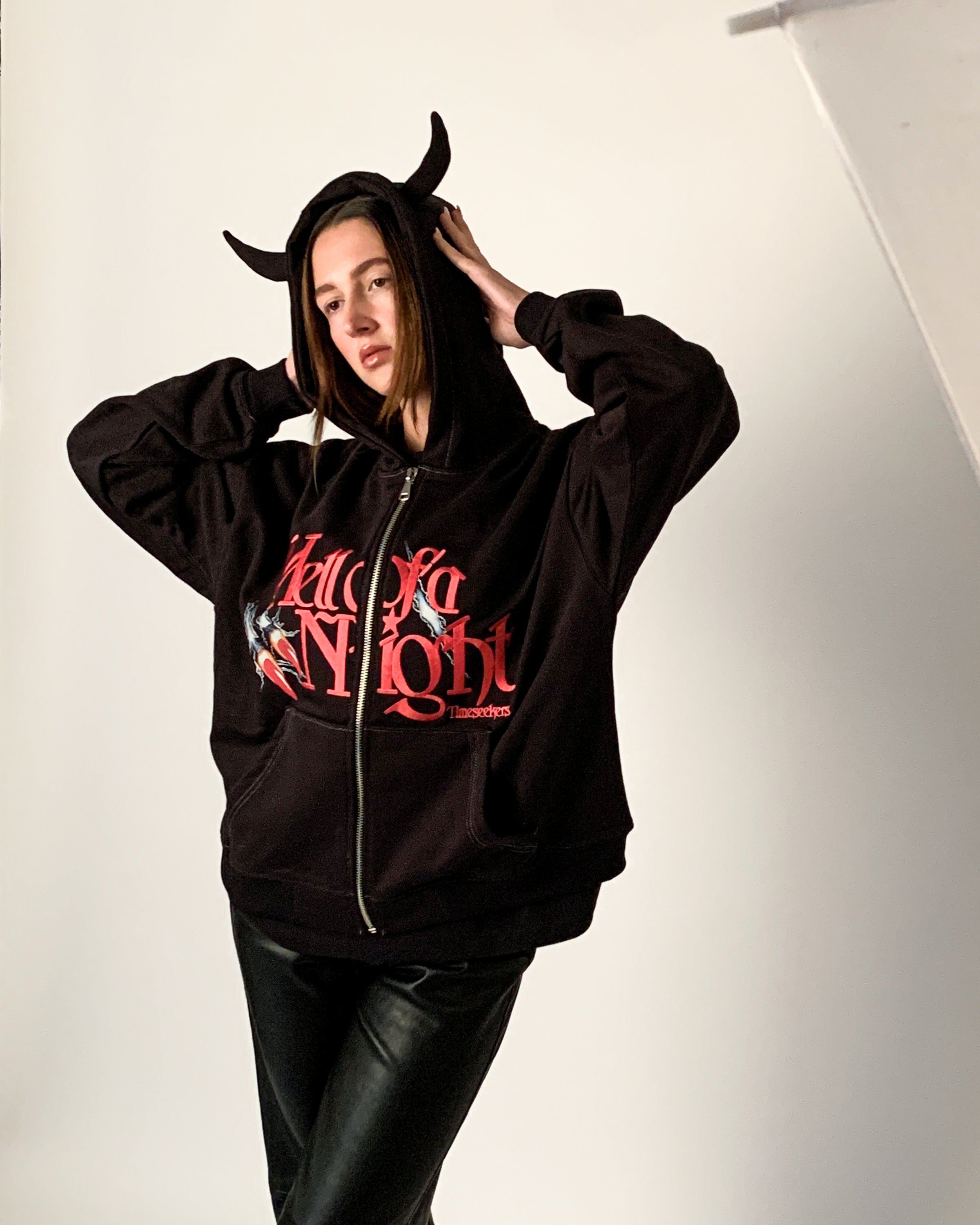 DARKEST HOUR ZIP-HOODIE BLACK - Timeseekers